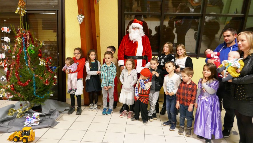 Ils étaient 15 enfants dont 3 nés au cours de l’année 2018 à accueillir le Père Noël