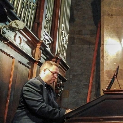 Loïc Randeynes à l’orgue.