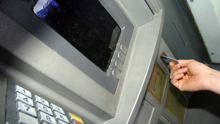 Distributeurs bancaires, horodateurs... La police appelle les usagers à la vigilance.
