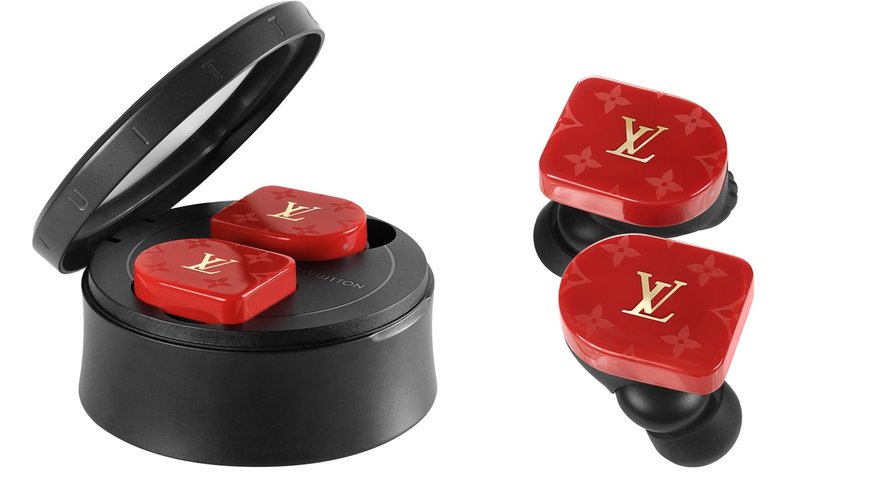 Les écouteurs Louis Vuitton Horizon avec le monogramme LV.