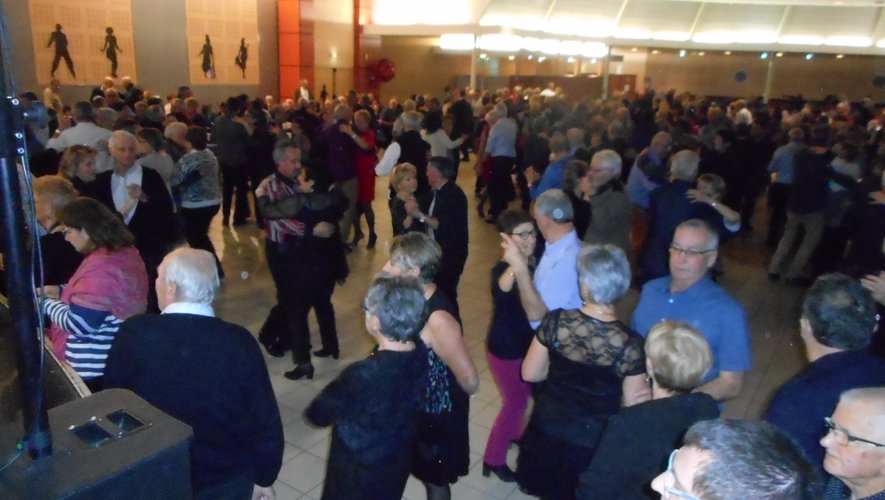 Les danses se sont succédé dans la grande salle du Laminoir.