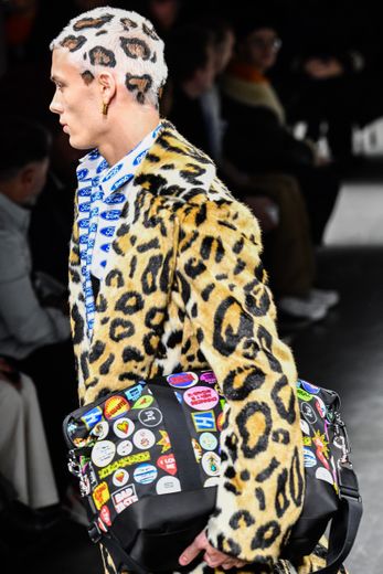 Chevelure léopard chez Versace à Milan