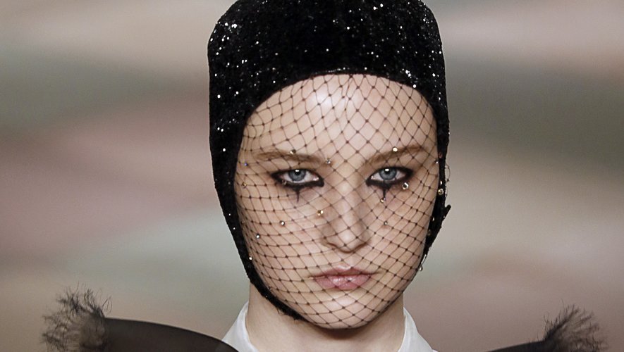 Christian Dior revisite le look du clown triste au défilé haute couture printemps-été 2019.