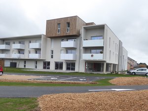 La commune a réalisé l’extension de la rue de l’Aube, le parking et un cheminement piéton.