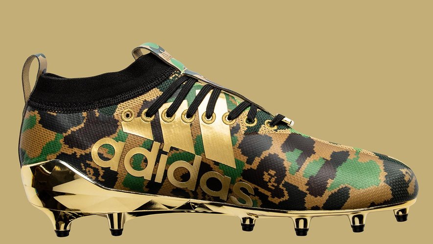 La collection adidas Football by BAPE s'articule autour de l'iconique motif camo de la marque streetwear japonaise.