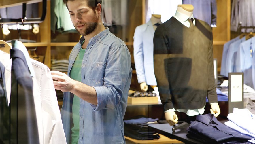Les sites internets et les magasins proposent de plus en plus de services de personnalisation d'achat et la possibilité d'essayer ses vêtements chez soi et de payer ensuite.