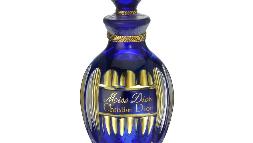 Parfum Miss Dior, flacon amphore en cristal de baccarat bleuté, une édition limitée datée de 1947
