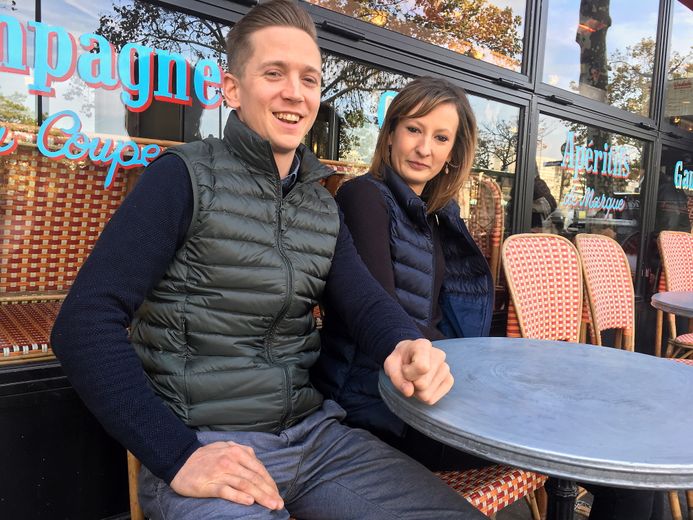 Clémence et Raphaël, gérants de Chez Dudule à Paris