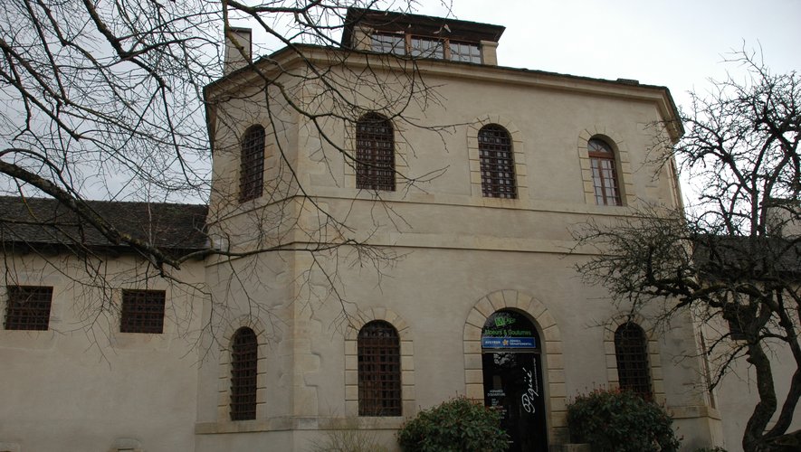 Débarrassées du mur d’enceinte, les anciennes prisons abritent aujourd’hui le musée du Rouergue.
