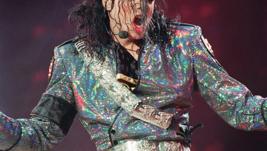 Michael Jackson lors d'un concert à Paris le 13 septembre 1992, pendant la Tournée Dangerous.