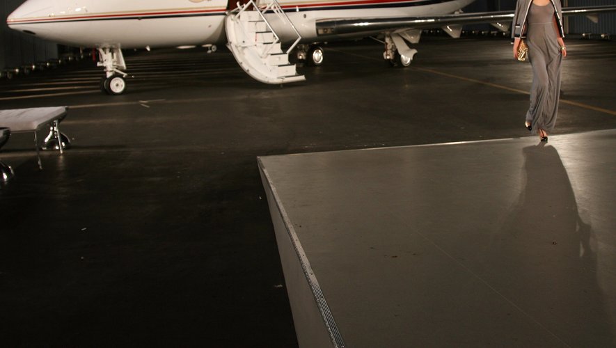 Karl Lagerfeld choisit l'aéroport de Santa Monica pour installer un jet privé à l'occasion du défilé Croisière 2007-2008 de Chanel. Californie, le 18 mai 2007.