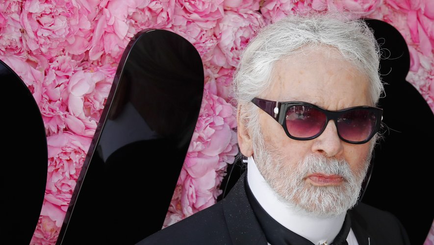 La Fashion Week de Londres portait mardi le deuil de Karl Lagerfeld, créateurs et fashionistas rendant hommage à sa carrière exceptionnelle