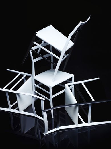 Les chaises "699 Superleggera" de Gio Ponti par Karl Lagerfeld.