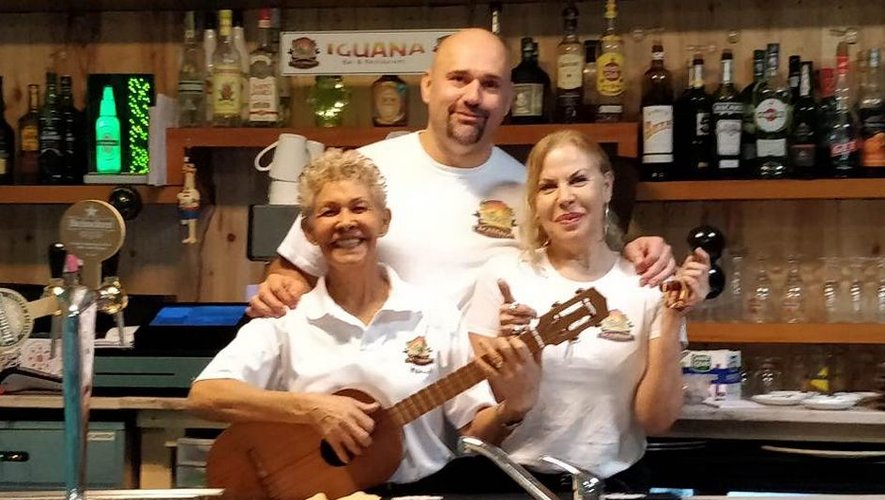Mildred Martins, Patrice et Yasmin Coste (de g. à dr.) sont aux commandes du bar-restaurant Iguana.