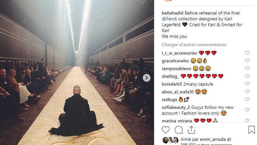 Bella Hadid a rendu hommage à Karl Lagerfeld juste avant le défilé de la maison Fendi.