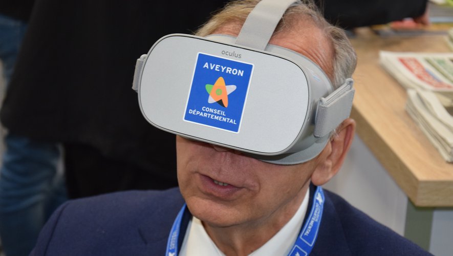 Le sénateur Jean-Claude Luche a testé la visite virtuelle de l'Aveyron.
