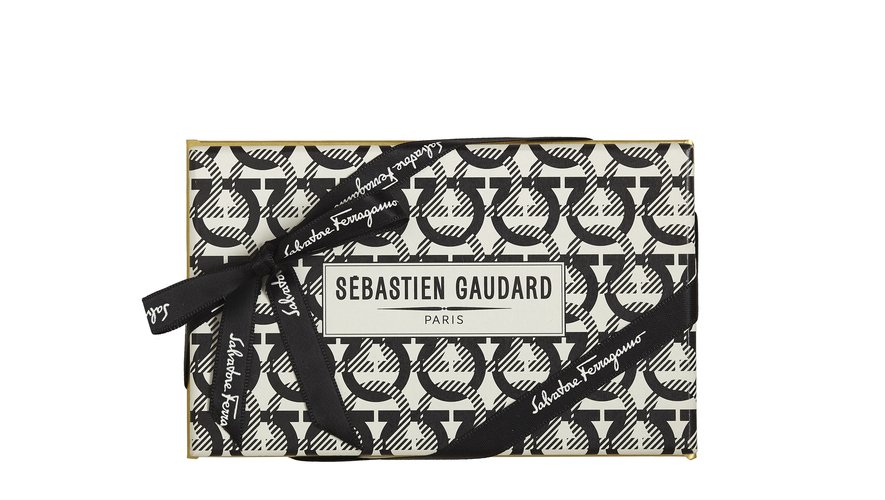Sébastien Gaudard signe une collection chocolatée avec la maison Salvatore Ferragamo.