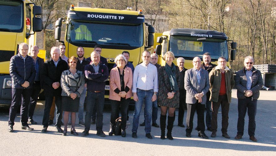 Anne Blanc et plusieurs maires du bassin ont visité l’entreprise Rouquette TP.