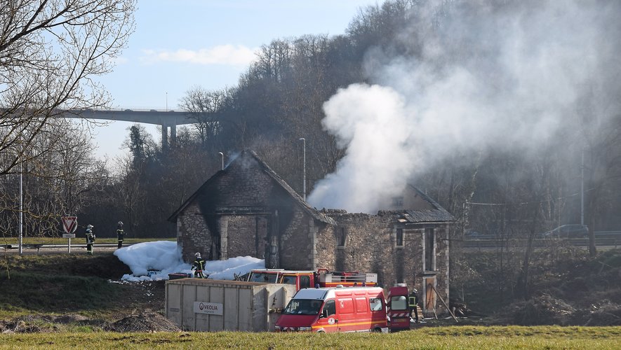 Le feu s'est déclaré peu après minuit. 