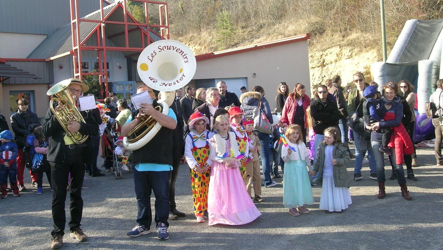 Carnaval du centre social, défilé, goûter samedi 16 mars