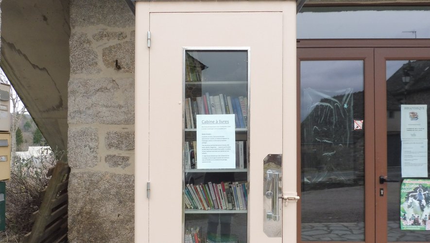 L’ancienne cabine téléphonique devenue cabine à livres.