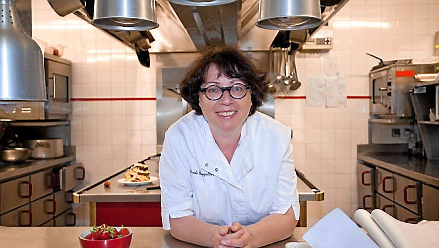 Nicole Fagegaltier (54 ans), chef étoilée à L’auberge du Vieux-Pont à Belcastel