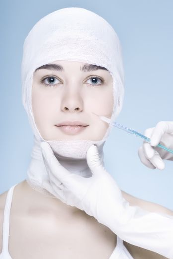 Le nombre d'interventions cosmétiques chirurgicales ou peu invasives a encore augmenté aux Etats-Unis en 2018, atteignant 17,7 millions d'interventions