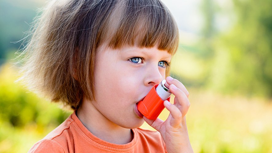 Un apport régulier en vitamine D permet de protéger la respiration des enfants asthmatiques exposés à une forte pollution de l'air intérieur