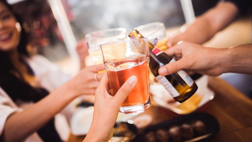 Même une consommation modérée d’alcool augmente le risque d’hypertension