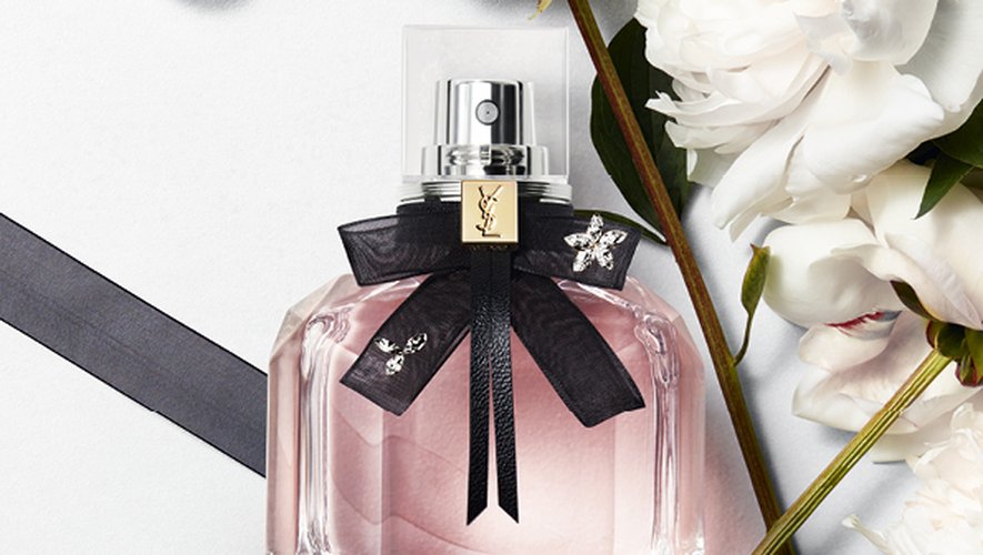 Le parfum "Mon Paris Parfum Floral" d'Yves Saint Laurent Beauté.