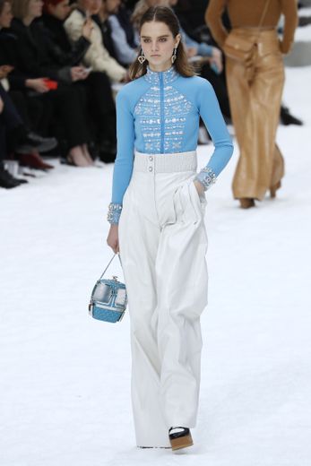Giselle Norman est l'un des deux mannequins à avoir le plus défilé pour la saison automne-hiver 2019. Ici pour Chanel au Grand Palais à Paris.