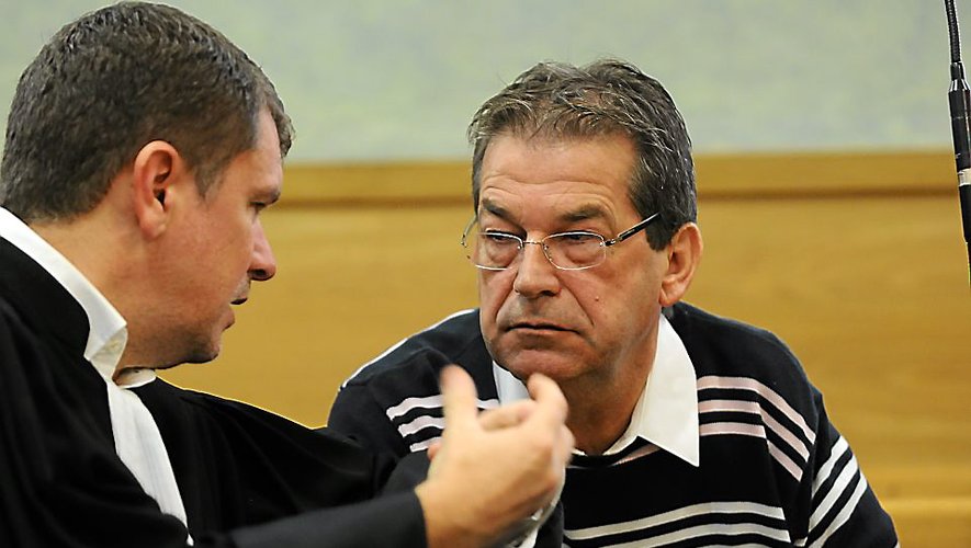 Marc Féral au cours de son premier procès à Rodez en 2014, au côté de son avocat, Me Abratkiewicz.