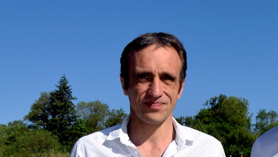 Arnaud Viala propose de suspendre le RSA aux casseurs.