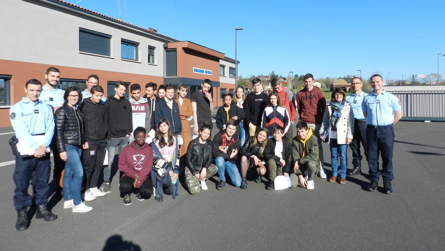 Un groupe de lycéens a été accueilli à la caserne de gendarmerie de la route haute de Farrou.