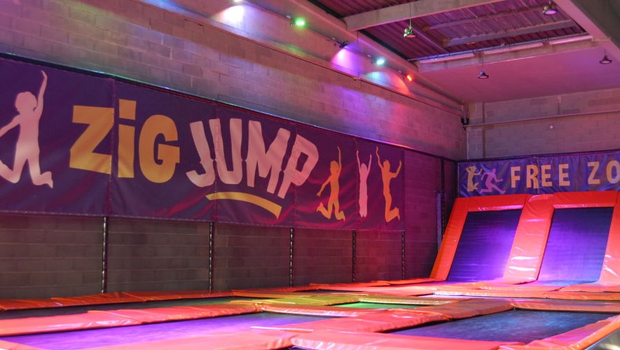Jump signifie sauts, bonds, sautillements, cabrioles et autres rebondissements.
