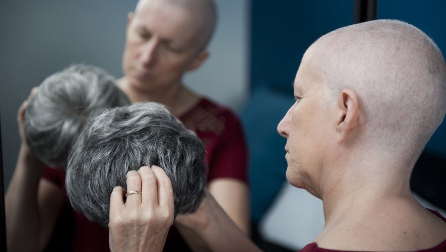 Certaines perruques destinées aux femmes atteintes de cancer seront mieux voire intégralement remboursées par la Sécu à partir de mardi