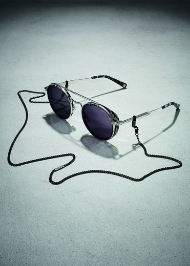 La première collection eyewear de Thomas Sabo se compose également de chaînes de lunettes.