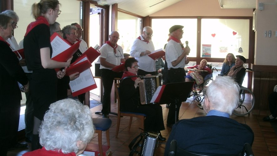 Le chœur Traditions en Aubrac, qui anime notamment le week-end de la transhumance, est spécialisé dans les chants traditionnels occitans de l’Aubrac.