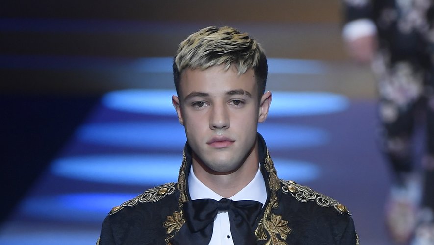 Cameron Dallas, qui défile régulièrement pour Dolce & Gabbana comme ici pour la saison automne-hiver 2018-2019, est le mannequin homme le plus populaire sur les réseaux sociaux.