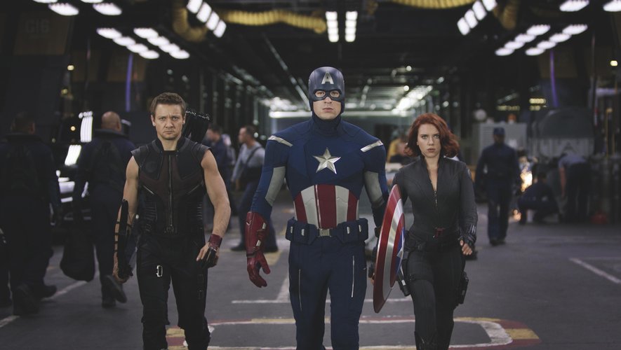 Jeremy Renner (à gauche) en Hawkeye aux côtés de Captain America (Chris Evans) et Black Widow (Scarlett Johansson) devrait faire sa dernière apparition au cinéma dans le rôle de l'archer pour "Avengers: Endgame".