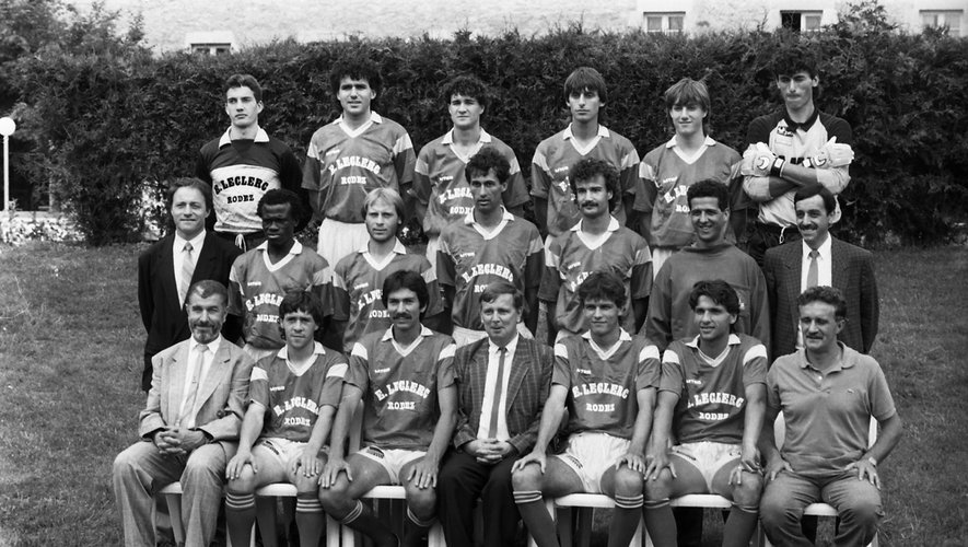 Le groupe de la première saison en D2 lors de la saison 1988-89.