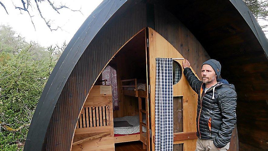 Les huttes en bois, pour deux ou quatre personnes, sont une des options de l’éco-camping.