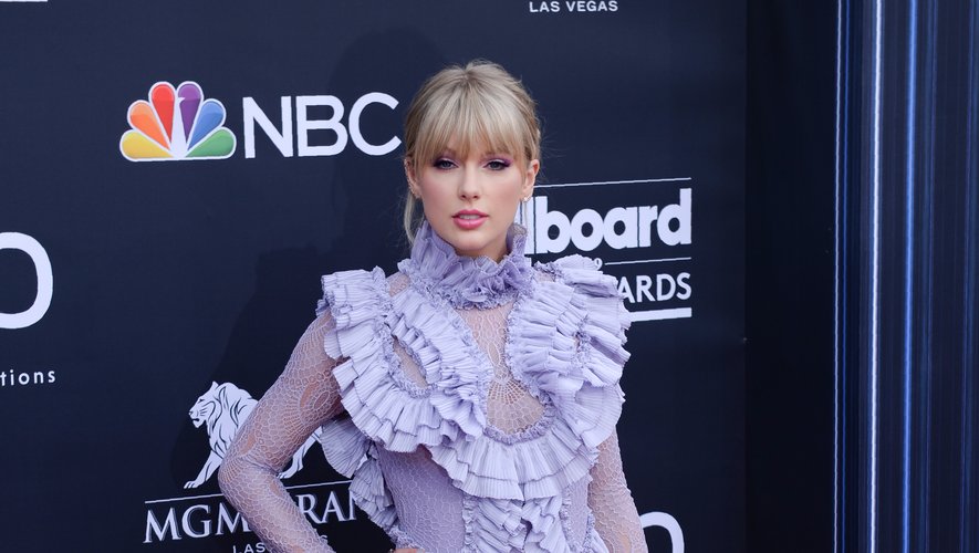 Taylor Swift dans une robe couleur lilas entièrement ornée de volants, signée RaisaVanessa. Las Vegas, le 1er mai 2019.