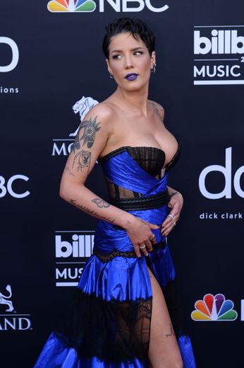 La chanteuse américaine Halsey à la cérémonie des Billboard Music Awards 2019 au MGM Grand Garden Arena le 1er mai 2019, à Las Vegas (Nevada).