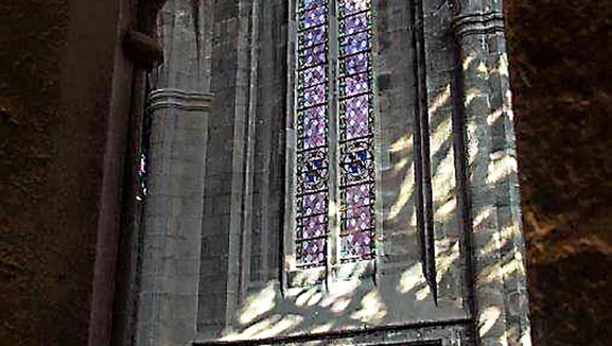 L'élévation intérieure de Notre-Dame de Rodez. Ci-contre, triforium et fenêtre haute.