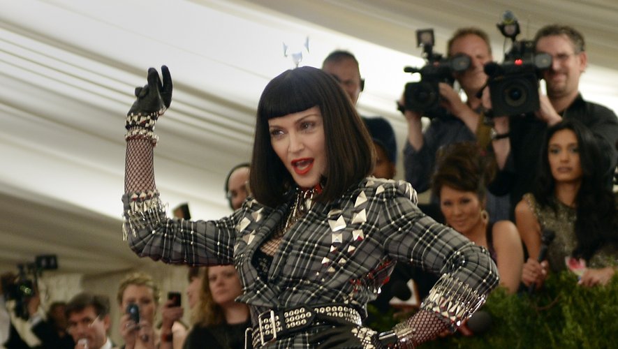 Cette tenue figure sans doute dans l'histoire du MET Gala. Si Madonna a collé au thème de cette édition, "Punk: Chaos to Couture", elle s'est en revanche attiré les foudres des internautes les semaines qui ont suivi la manifestation. New York, le 6 ma