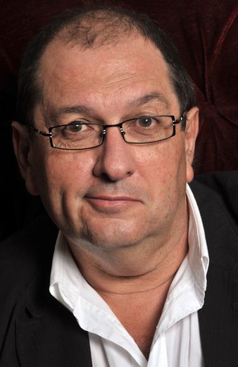 L'écrivain et réalisateur de plus de 400 épisodes de la série "Plus belle la vie", Philippe Carrese, est décédé dimanche d'un cancer à l'âge de 63 ans