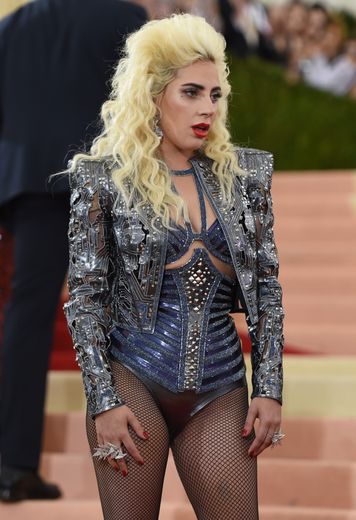 Lady Gaga lors du gala du Met au Metropolitan Museum of Art le 2 mai 2016 à New York.