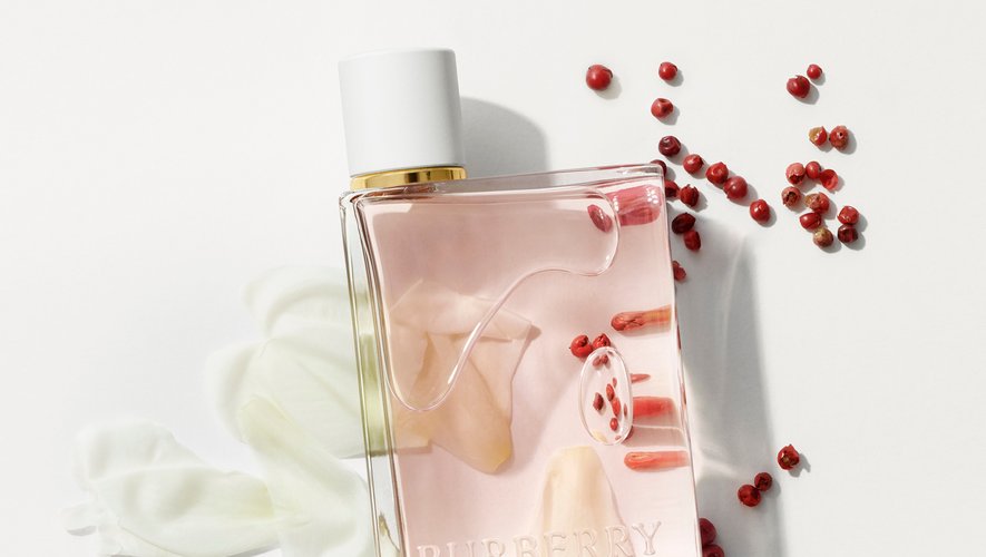 Le parfum "Her Blossom" par Burberry.