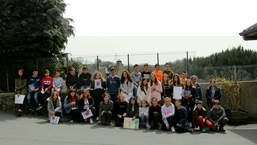 Les collégiens dans la cour